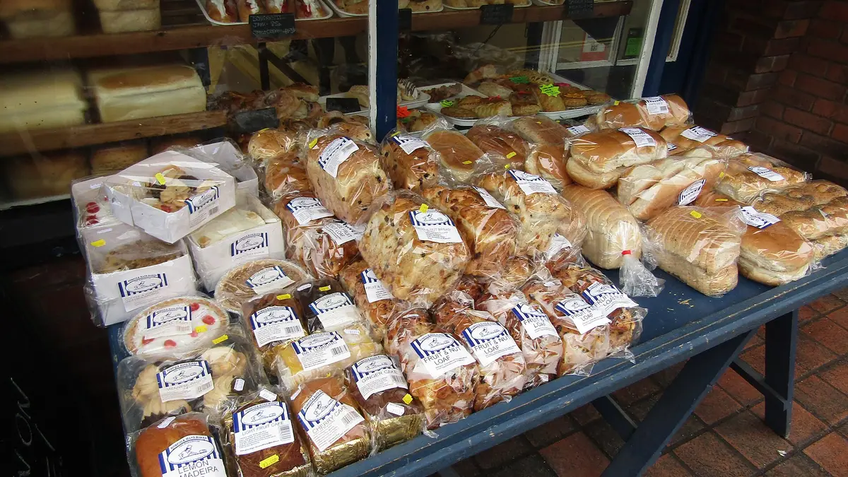 Halls – bakery in Tetbury town centre